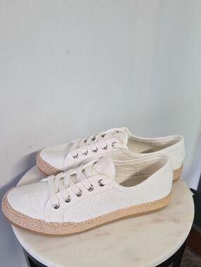 Tommy Bahama Ivory Canvas Espadrille Sneakers Size 7.5 NWOT